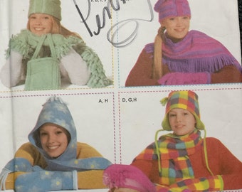 Simplicity Fleece Hat Scarf Accessories Pattern 7005