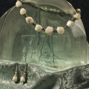 Chunky Mother Of Pearl Choker and earrings set in creamy white image 2