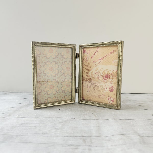 Vintage Folding Gold Picture Frame Pair / 3.5 x 5 Fancy Foldable Metal Gold Double Photo Frames / Mid Century Table Desk Frame