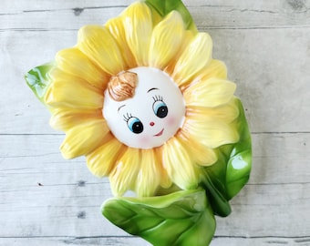 Vintage Sunflower Face Wall Pocket / Large 1960s Anthropomorphic Hanging Vase / Made in Japan / Yellow Green Happy Planter