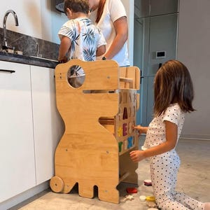 5-in-1 Dinosaurier-Lernturm – Montessori-Küchenhelfer, Hochstuhl, Schreibtisch, Tafel & Formensortierer