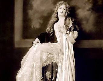 GORGEOUS ART MODEL Vintage Photo Reprint