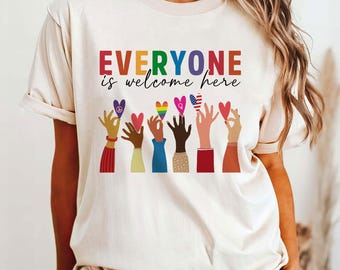 Camiseta "Todos son bienvenidos aquí", camiseta LGBT, camiseta de apoyo LGBT, camiseta de amor LGBT, camiseta del mes del orgullo, arcoíris LGBT, camiseta lesbiana, camiseta del orgullo gay