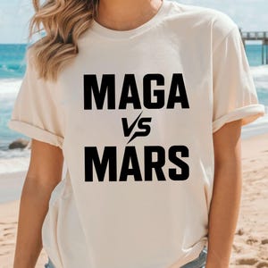 T-shirt MAGA vs MARS – Trump vs Musk politiek meme-shirt, viraal 2025 debatshirt, grappige satire-afbeelding voor conservatieve of technische fans