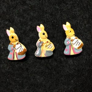 Botones vintage de conejito cartero de Beatrix Potter pintados