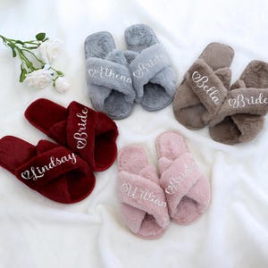 Custom Name Bride Slippers, Fluffy Slippers, Personalized Bridesmaid Slippers, Bridesmaid Gifts, Party Slippers, Bachelorette Party Gift