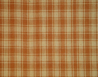 Puede incluir: Tela a cuadros naranja y crema con textura tejida.