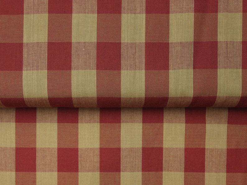 Pode incluir: Tecido xadrez vermelho e bege com textura tecida.