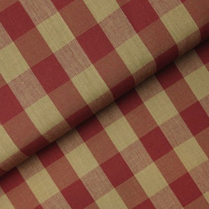 Pode incluir: Tecido xadrez vermelho e bege com textura tecida.