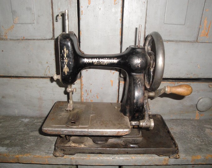 Vintage Antique Old Primitive New Home Metal Hand Crank Sewing Machine ...