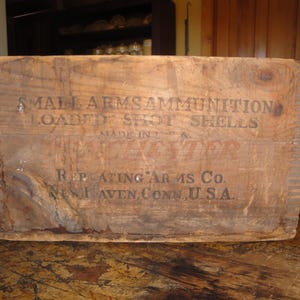 Old Antique Vintage Winchester Repeating Arms Co. New Haven Conn. Primitive Rustic Wood Dovetailed Loaded Shot Shells Box