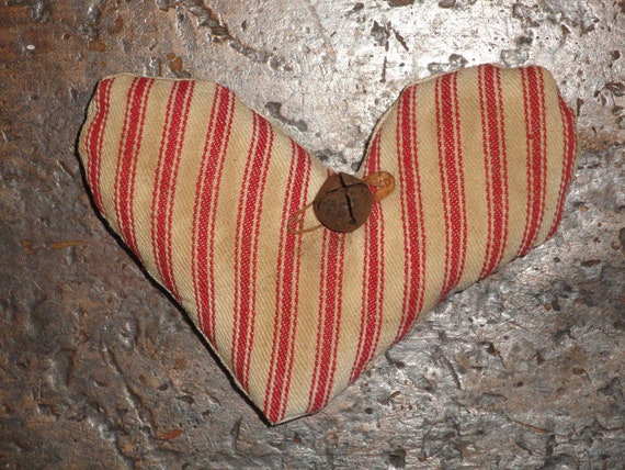Primitive Valentines Plump Fabric Heart Rusty Bell Wall Tuck Bowl Filler 6" 