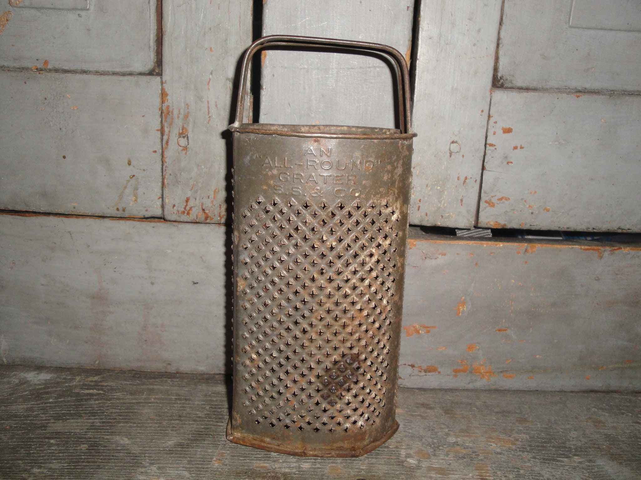 Vintage Tin Grater / Round Cheese Grater With 3 Sides / Rustic Industrial  Farmhouse Kitchen Decor / Cheese Vegetable Grater / Hand Grater 