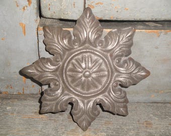 Reproduction Cast Iron Medallion / Paper Weight  | PrImItive Rustic Christmas