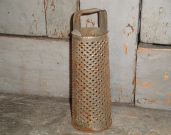 RUSTY Vintage Antique Round Tin Grater Round Strap Handle Rolled Edges | Primitive Rustic Country Farmhouse Kitchen Collectible Tin Grater