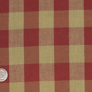 Pode incluir: Tecido xadrez vermelho e bege com textura tecida. O tecido tem um brilho sutil e uma sensa&ccedil;&atilde;o ligeiramente &aacute;spera.