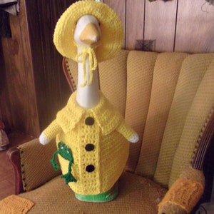 Raincoat and Frog Goose Geese Outfit Crochet Lawn Goose Clothes, Outdoor Garden Statue Dress Yard Art