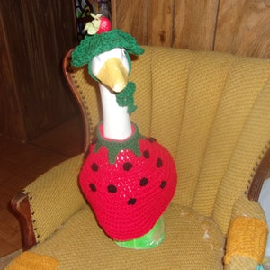 Strawberry Geese Goose Geese Outfit Crochet Garden Statue Clothes Lawn Goose Clothes OUtdoor Decor