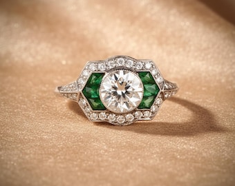 Anello di fidanzamento Art Déco con zirconi a taglio rotondo, fede nuziale esagonale con alone in stile vintage, regalo di anniversario per lei, anello laterale con baguette verde per la moglie