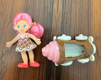 RARE Near Mint 1971 Ideal Candy Mountain Flatsy Doll and her Car - Scoop
