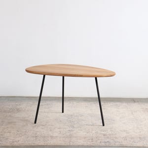 Ręcznie robiony dębowy stolik kawowy: skandynawski design z połowy XX wieku zdjęcie 11