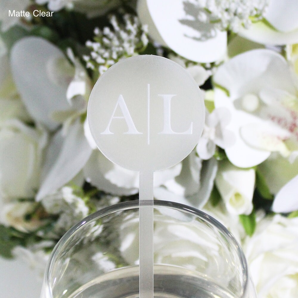 Gepersonaliseerde roerstaafjes voor drankjes | Roerstokjes met 2 letters | Opengewerkte geëtste roerstaafjes | Gegraveerd rond acryl | Voor bruiloftsdecoratie en feest