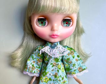LAST ONE Iridescent Lace Floral Dress for Blythe Dolls