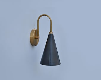Elevated Brass Wall Light – Classic Form, Contemporary Feel
