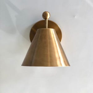 Handgemaakte messing wandlamp met sierknop | Vintage wandlamp met vaste bedrading