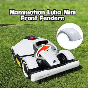 以下が含まれることがあります： 「Mammotion Luba Mini Front Fenders」の文字と、取り外された白いフェンダーが付いた、白と黒のロボット芝刈り機。 芝刈り機は赤いアクセントがあり、緑の芝生の上にあります。