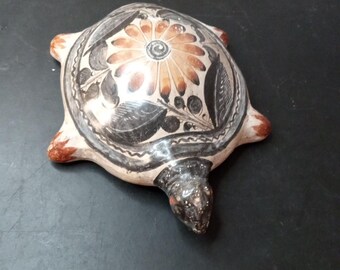 Preciosa figura de tortuga de 8" de arte popular mexicano de Tonalá