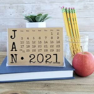 Gifts For Coworkers 2022 Calendar With Stand