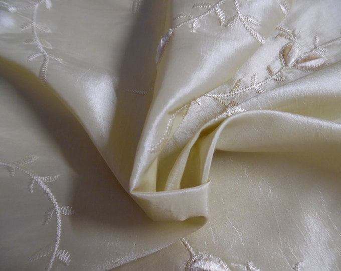 Embroidered Faux Silk Taffeta~Vanilla~Velvet Leaves~15"x58"~Polyester~Great for Modern/Vintage Fashion Dolls