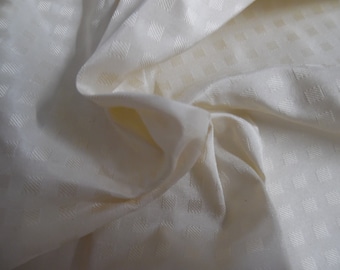 ONLY LISTING! High End Silk Taffeta~Tiny Jacquard Weave~Candlelight~18"x27"~Doll Fabric