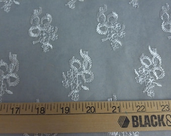 BASEMENT BARGAIN! Sheer Embroidered Nylon~Candlelight White~22"x 57'~IMPERFECT!