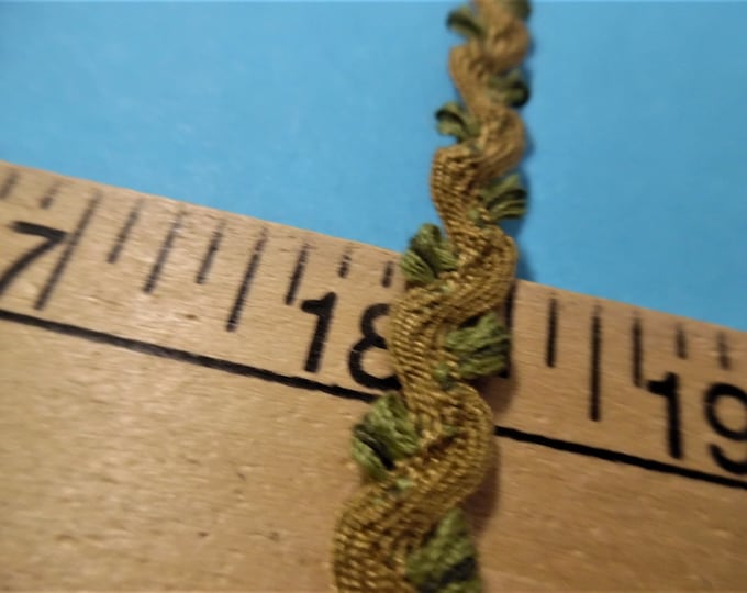 Loop Edge Wavy Trim~Ochre/Olive~3/8"wide~Vintage Look~BTY~Doll Dress and Hat Trim!