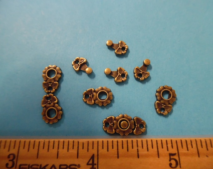 Novelty Two Piece Metal Toggle Buckles~5/8"~Floral Design~Antique Bronze~Great for Coats/Purses/Belts/Capes~Set of Five~Doll Buttons