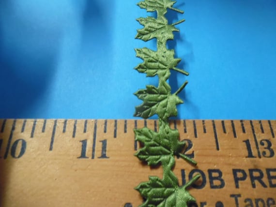 Novelty Maple Leaf Trim~Green~5/8"Wide~Can Be Cut For Appliques~BTY