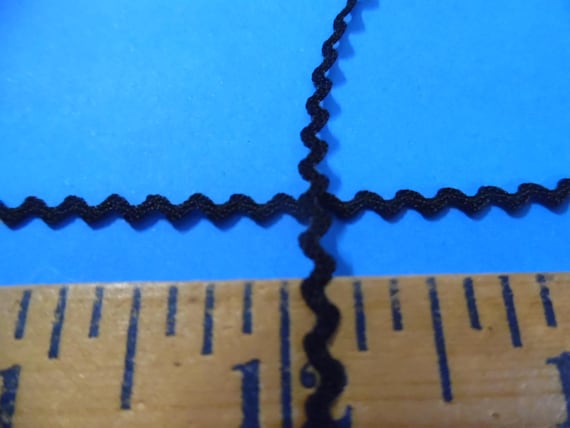 Micro Tiny Wave Braid (Rick Rack) Black~Cotton~3 Yards~Miniatures