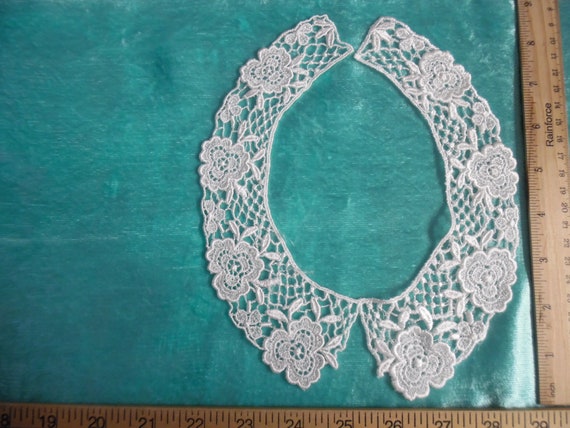 Vintage Guipure Lace Collar~White~100% Rayon~Small Size~Great for Dolls