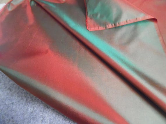 Silk Shot Wine/Green~ Silk Tissue Taffeta~9"x22"~Great 4 Miniatures~Small dolls~All dolls!