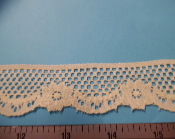 BARGAIN! Polyester flat lace~Ecru~1 1/4"Wide x 2 Yards~Great for Modern and Vintage Dolls!