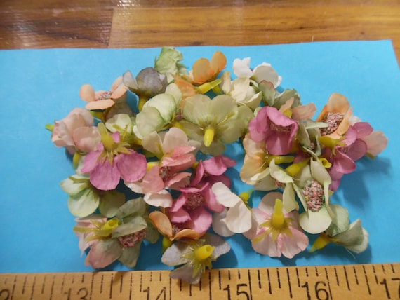 Small 1" Silk Flower Heads~Assorted Colors~35-40 Pieces~Great For Doll Hats!