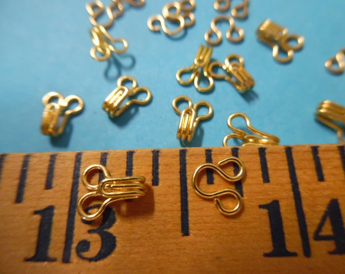 Small Hooks & Eyes for Doll Clothing~Bright Gold~Size 00~10 Sets