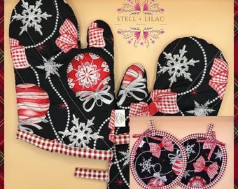 Christmas Oven Mitt & Pot Holder Set, 4-Piece, Hand-Sewn Retro Holiday Kitchen Décor, Red + White Snowflakes + Ornaments Design