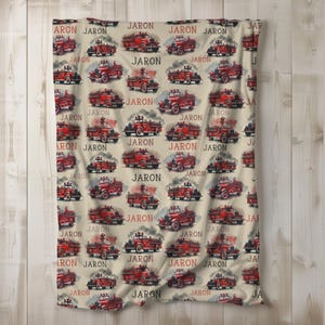 Spersonalizowany koc w stylu vintage z wozem strażackim, spersonalizowany koc z imieniem strażaka, dekoracja pokoju dziecięcego, prezent na baby shower, koc pamiątkowy