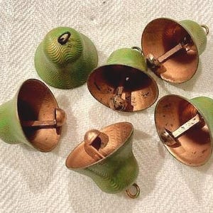Dzwonek roboczy Liberty Bells o teksturowanej powierzchni w kolorze limonkowo-zielonym – 6 dzwonków