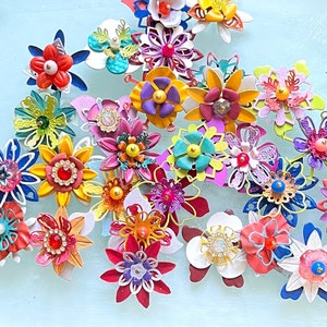 Flores de metal feitas à mão em CORES BRILHANTES E VIBRANTES - Várias texturas e estilos - Lote de 5!!