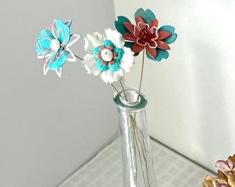 Flores hechas a mano TEAL, SALMÓN Y BLANCO Pétalos vintage de metal Selecciones de jardín Tallos florales hechos a mano -3 tallos