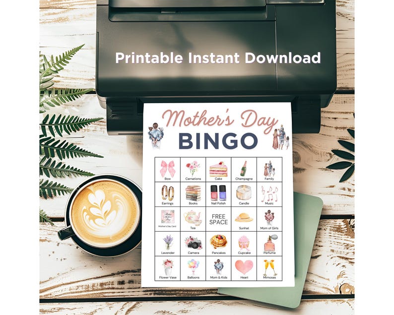 K&ouml;nnte beinhalten: Eine druckbare Muttertags-Bingo-Karte mit einem rosa-wei&szlig;en Blumendesign. Die Karte hat 25 Felder mit verschiedenen Muttertags-bezogenen W&ouml;rtern und Bildern, darunter Blumen, Kuchen, Champagner und Musik.